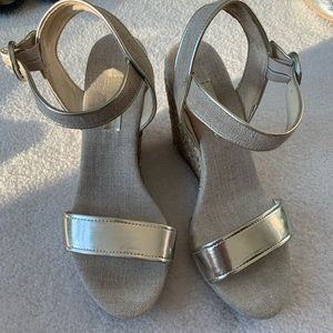 Maypol gold wedges- size 9- great condition